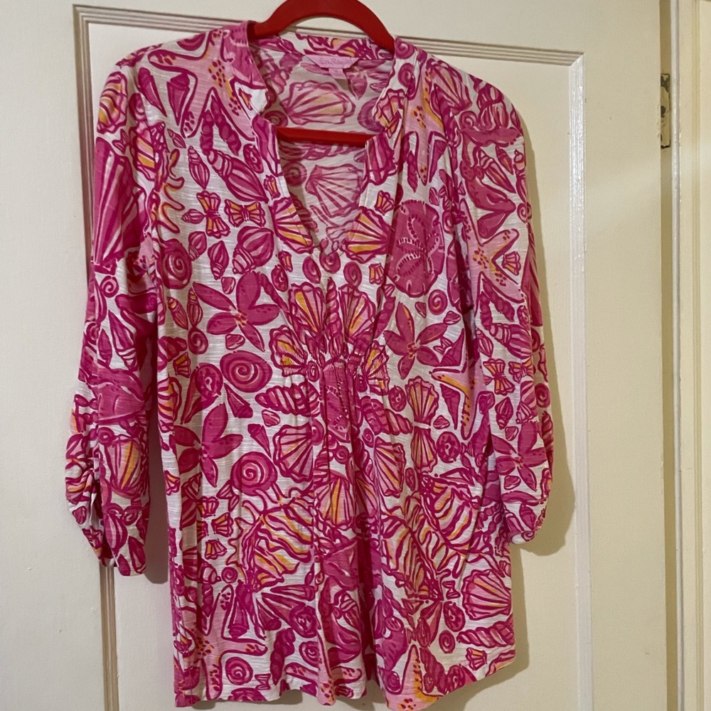 Lilly Pulitzer beautiful seashell top in medium